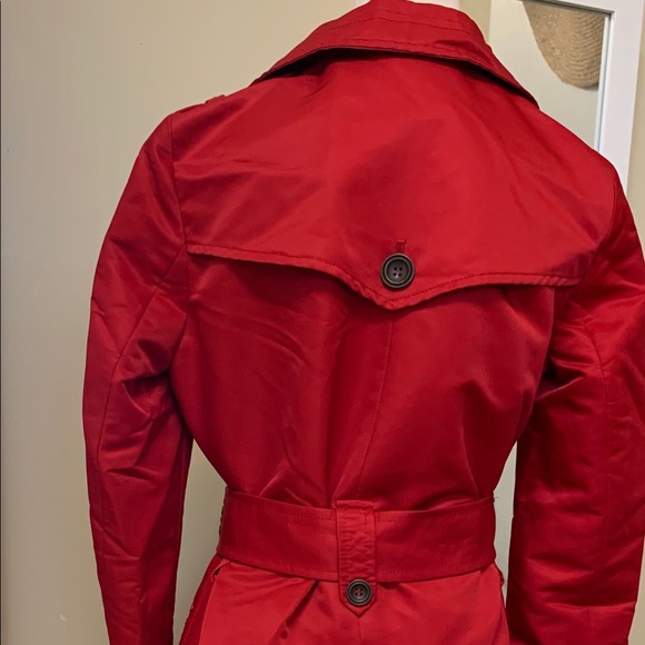 Red trench coat - Picture 2 of 3